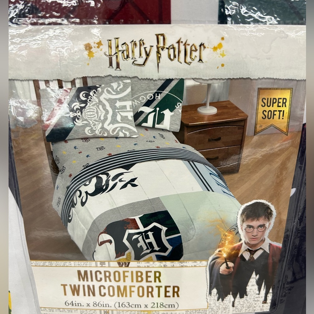 NWT HARRY POTTER TWIN COMFORTER.